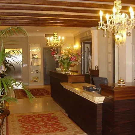 San Luca Palace Lukka